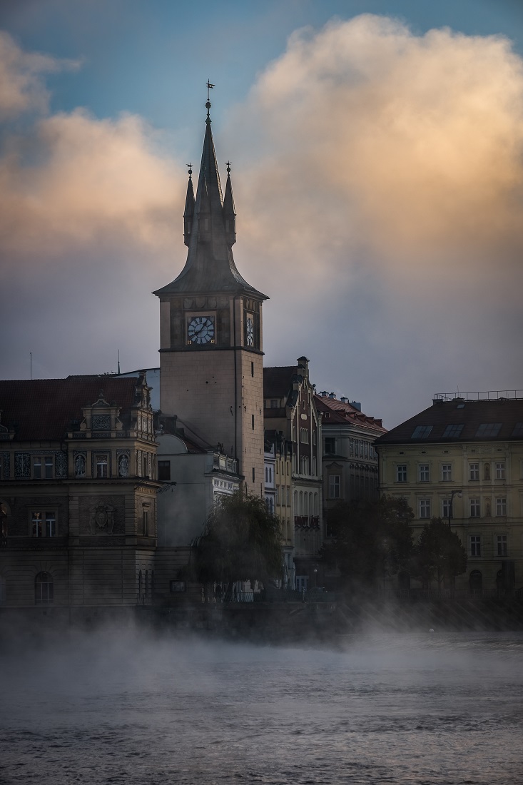 Mlhavé ráno v Praze 