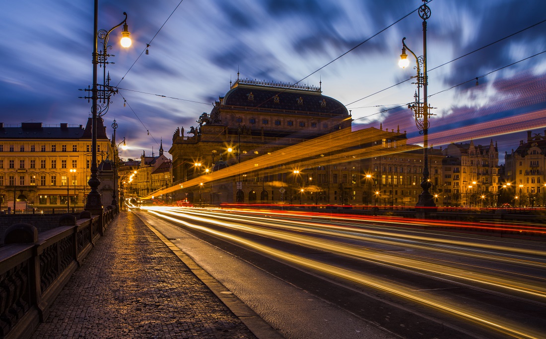 Praha, most Legií a Národní divadlo